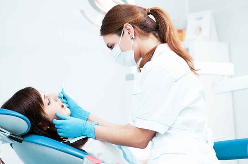 Bọc mão răng sứ có đau không? Chuyên gia phục hình răng sứ tư vấn 3