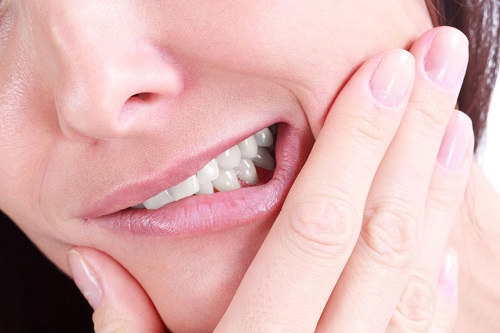 Bọc răng sứ bị đau nhức phải làm sao? Nguyên nhân chính do đâu 1