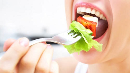 Trồng răng kiêng ăn gì? Thực đơn hoàn chỉnh cho bạn 2